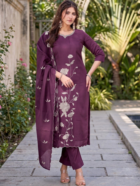 Tshirts Buddy Embroidered Tunic with Trousers - Image 5