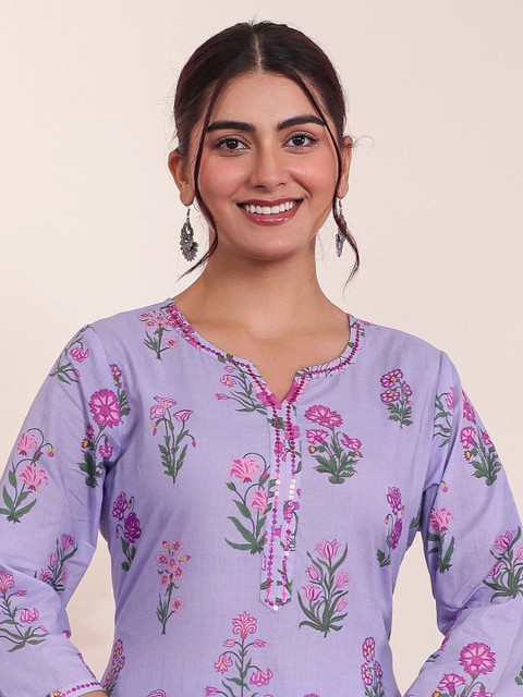 Aramya Women Floral Printed Sequinned Floral Kurta - Image 5