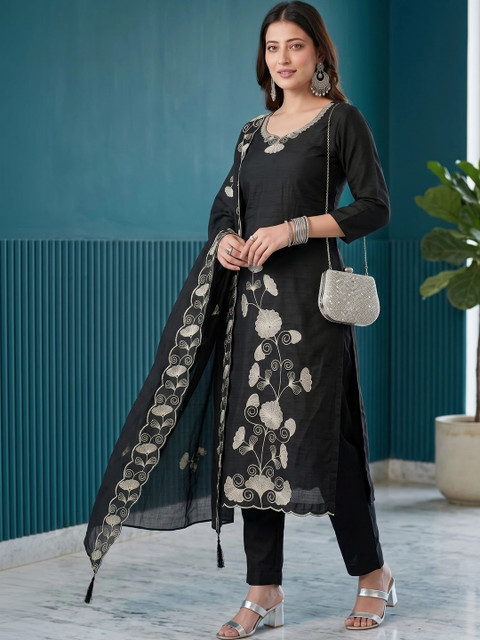 Tshirts Buddy Embroidered Tunic with Trousers - Image 4
