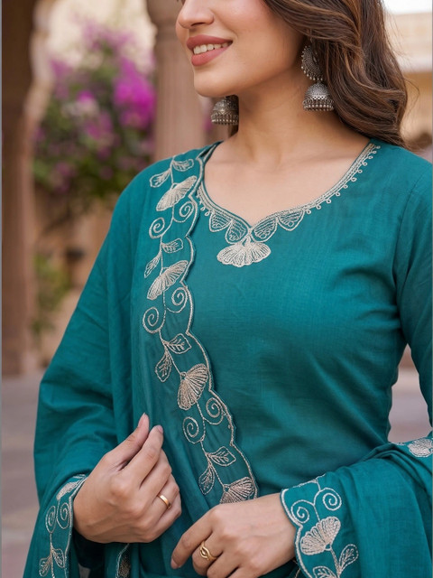 Tshirts Buddy Embroidered Tunic with Trousers - Image 5
