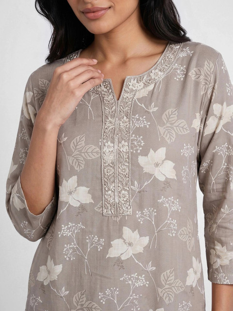 Melange by Lifestyle Women Floral Printed Thread Work Floral Kurta - Image 5