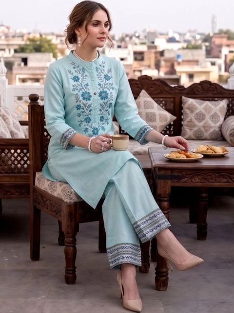 Laasika Embroidered Tunic with Trousers - Image 4