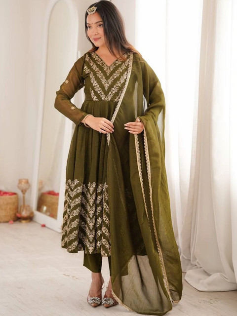 SAJAVAT ETHENIC WEAR Women Ethnic Motifs Embroidered Empire Thread Work Pure Silk Kurta with Trousers & With