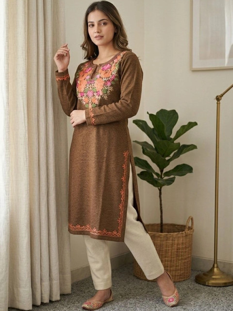 MHIZHA Women Floral Embroidered Thread Work Woollen Blend Kurta