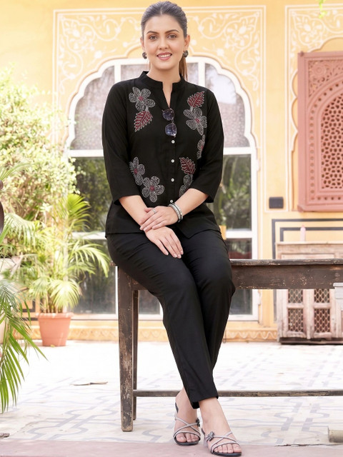Milvia Floral Embroidered Top with Trousers - Image 6