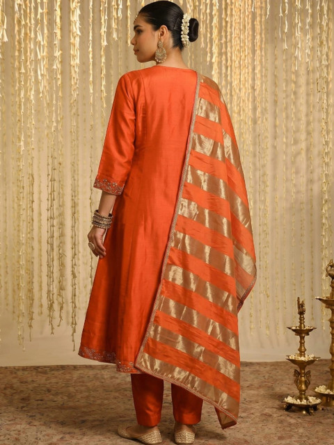 SMITSAREE Women Ethnic Motifs Embroidered Regular Thread Work Kurta with Pyjamas & With Dupatta - Image 4