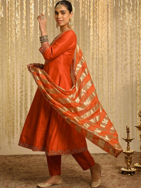 SMITSAREE Women Ethnic Motifs Embroidered Regular Thread Work Kurta with Pyjamas & With Dupatta - Image 3