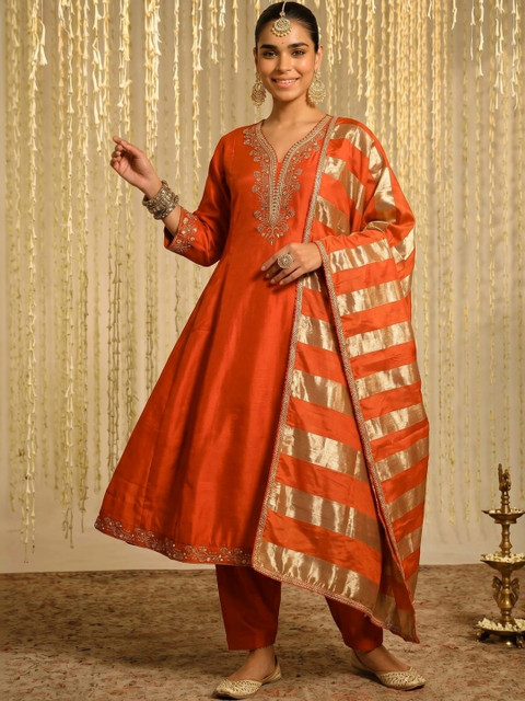 SMITSAREE Women Ethnic Motifs Embroidered Regular Thread Work Kurta with Pyjamas & With Dupatta
