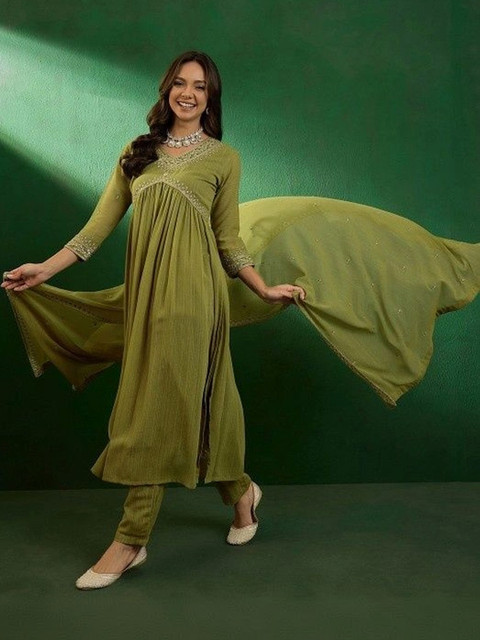 Vaidehi Fashion Women Empire Kurta with Trousers & With Dupatta - Image 6