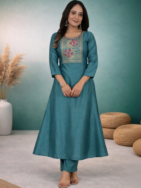 Sangria Floral Embroidered Tunic with Trousers - Image 3