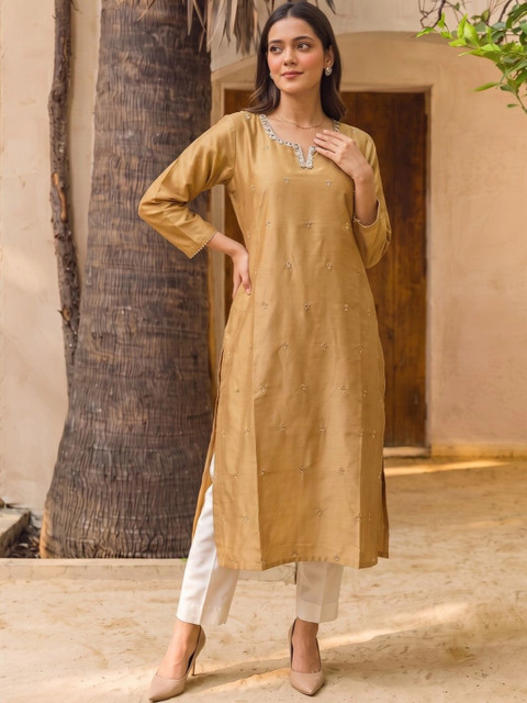 Rangita Women Embroidered Thread Work Kurta