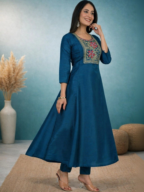 Sangria Floral Embroidered Tunic with Trousers - Image 4