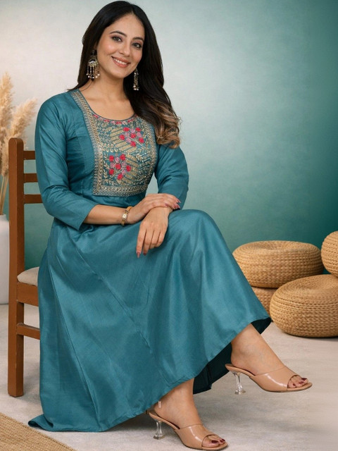 Sangria Floral Embroidered Tunic with Trousers - Image 5