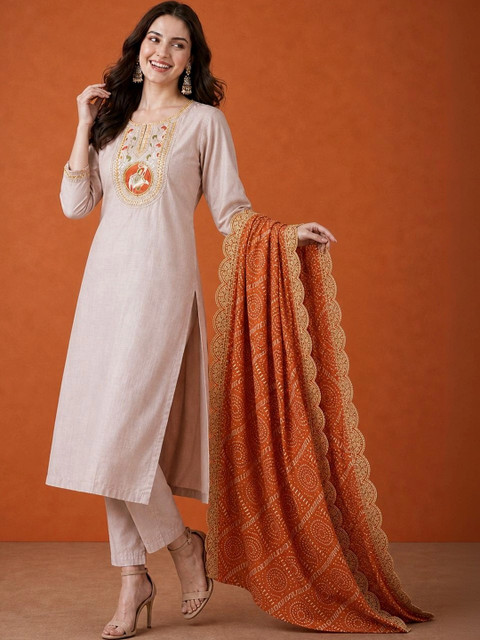THE52 Women Ethnic Motifs Embroidered Regular Thread Work Kurta with Trousers & With Dupatta - Image 4