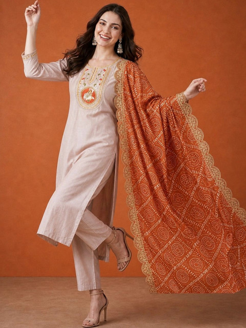THE52 Women Ethnic Motifs Embroidered Regular Thread Work Kurta with Trousers & With Dupatta - Image 3