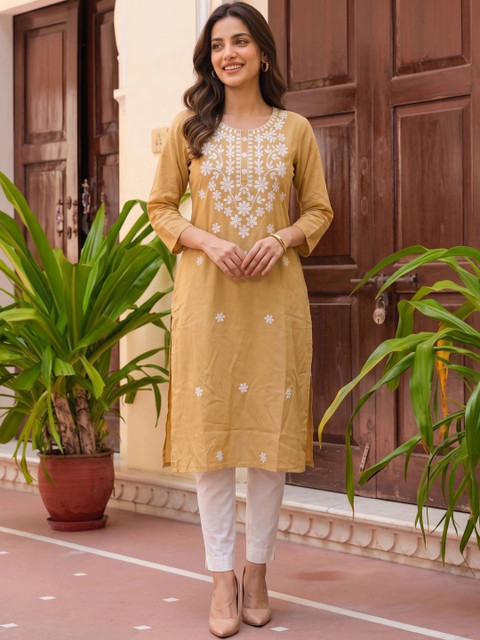 Rangita Women Floral Embroidered Kurta