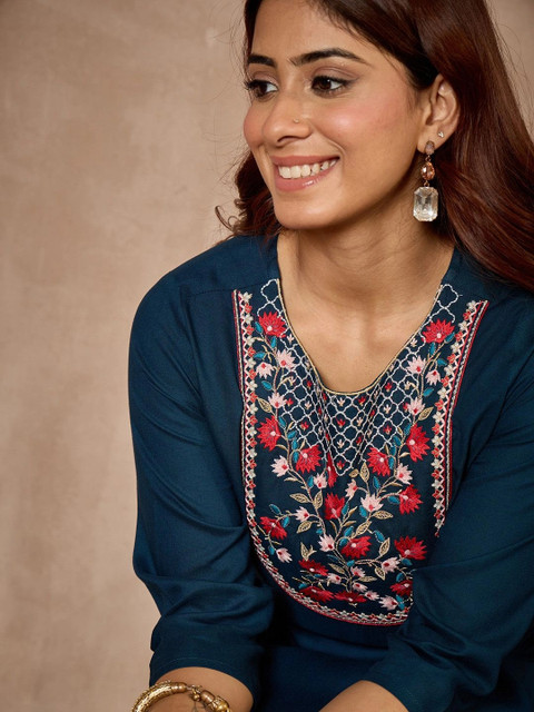 Janasya Women Floral Embroidered Thread Work Floral Kurta - Image 4