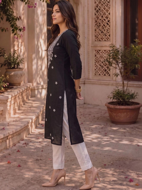 Rangita Women Embroidered Thread Work Kurta - Image 2