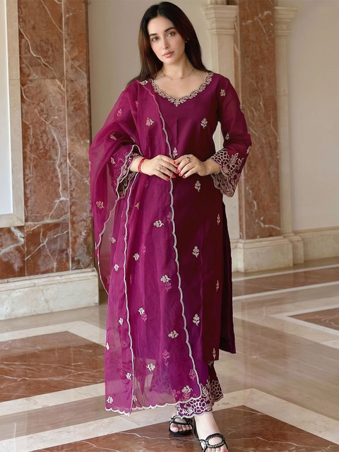 Royal Export Women Ethnic Motifs Embroidered Thread Work Kurta with Trousers & Dupatta