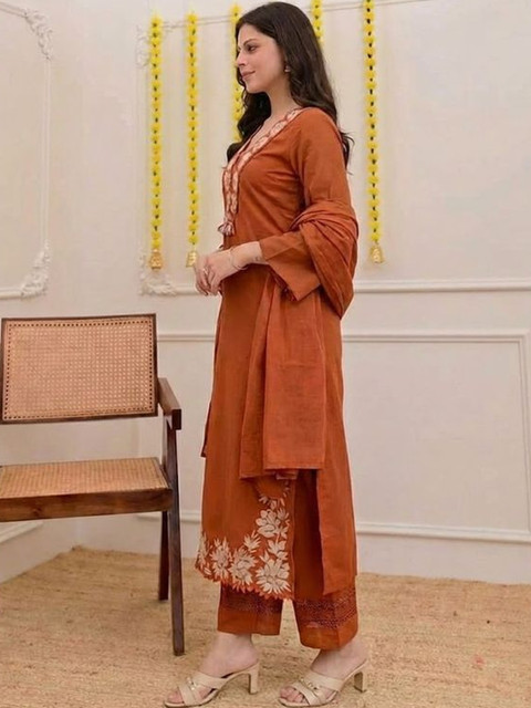 MYRIE Ethnic Motifs Yoke Design Regular Thread Work Kurta with Trousers & With Dupatta - Image 3