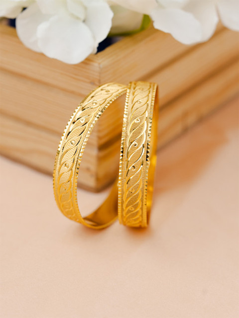 Zeraki Jewels Women Set Of 2 Gold-Plated Textured Bangles