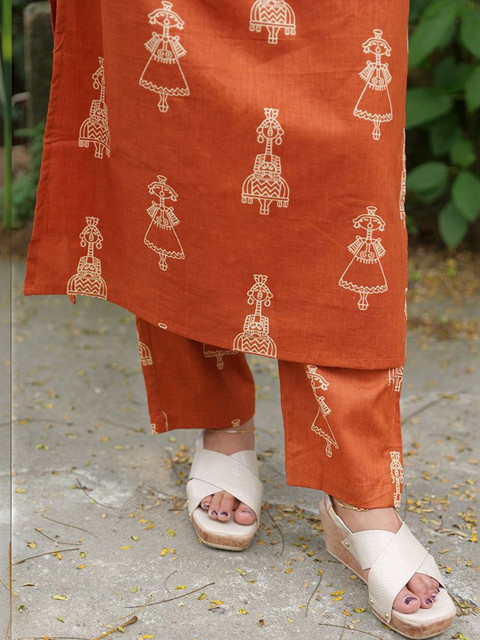 KALINI Women Ethnic Motifs Printed Regular Pure Cotton Kurta with Trousers - Image 7