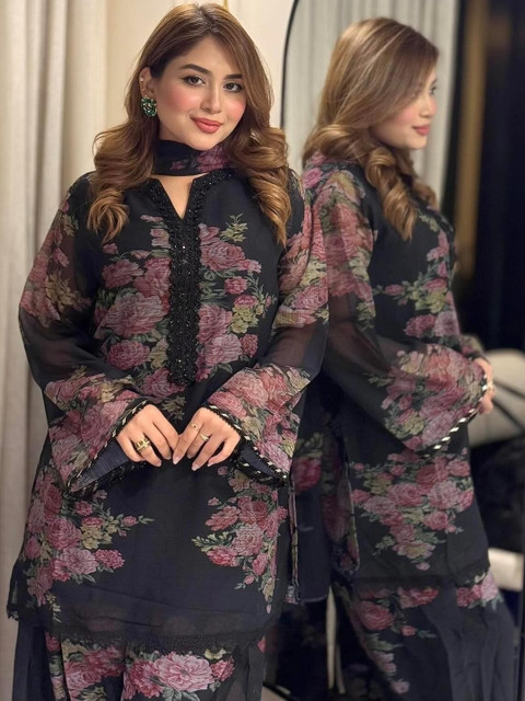 PAZVADI Women Floral Printed Regular Kurta with Patiala & With Dupatta