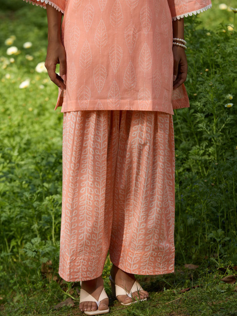 Khushal K Women Ethnic Motifs Printed Regular Thread Work Pure Cotton Kurta with Trousers - Image 3