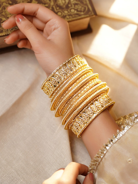 Rubans Set of 8 Gold-Plated Pearl-Studded Bangles
