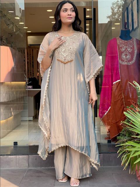 GoSriKi Women Embroidered Regular Thread Work Kurta with Palazzos - Image 6