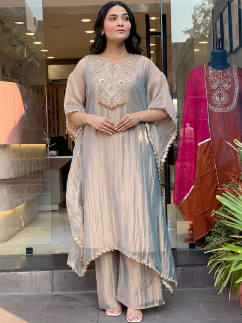 GoSriKi Women Embroidered Regular Thread Work Kurta with Palazzos - Image 5
