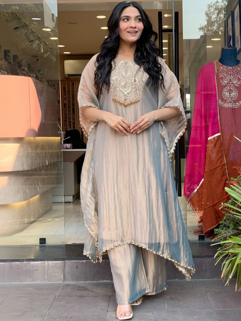 GoSriKi Women Embroidered Regular Thread Work Kurta with Palazzos - Image 7