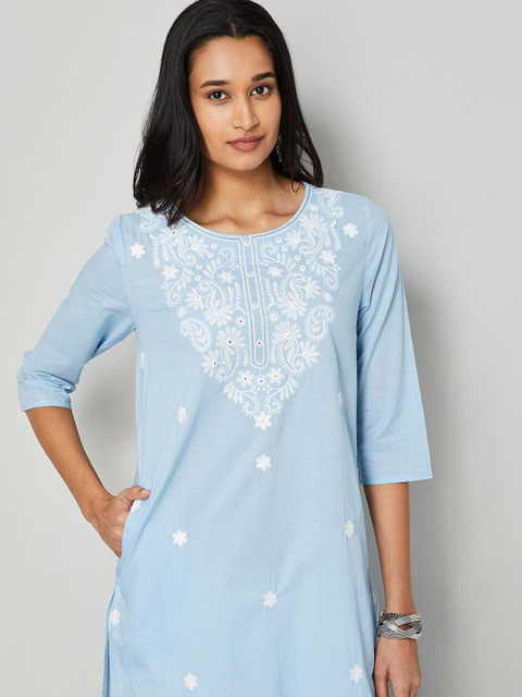 Melange by Lifestyle Women Floral Embroidered Thread Work Detail Straight Kurta