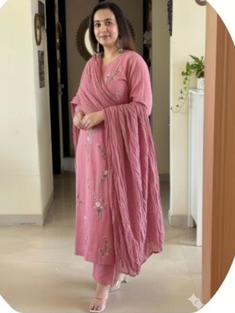 Fabinn Women Floral Embroidered Thread Work Pure Cotton Kurta with Trousers & With Dupatta