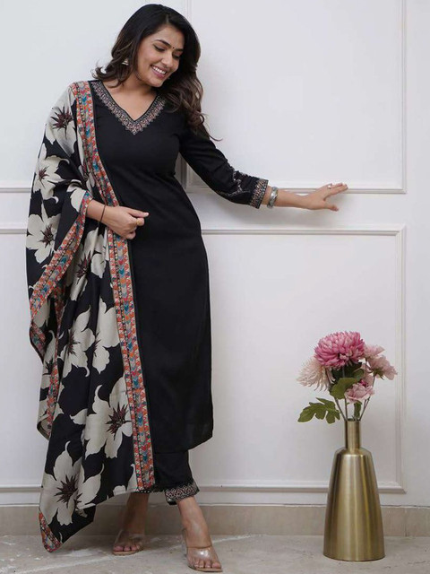 Aaghnya Women Ethnic Motifs Regular Thread Work Kurta with Trousers & With Dupatta