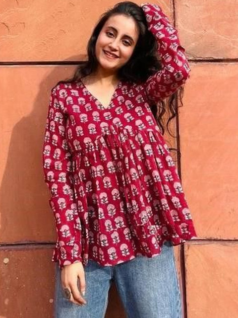 SAICHA Floral Printed V-Neck Tiered Kurti