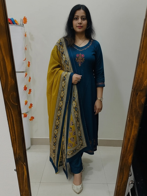 Aaghnya Women Ethnic Motifs Embroidered Regular Thread Work Kurta with Trousers & With Dupatta