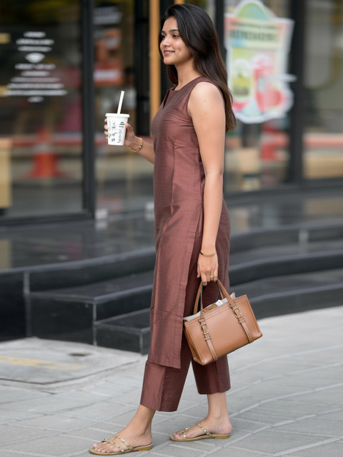 Aaghnya Women Regular Kurta with Trousers - Image 3