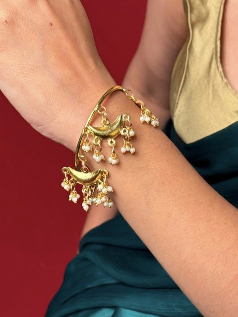 Janpath Online Stone-Studded Bangle