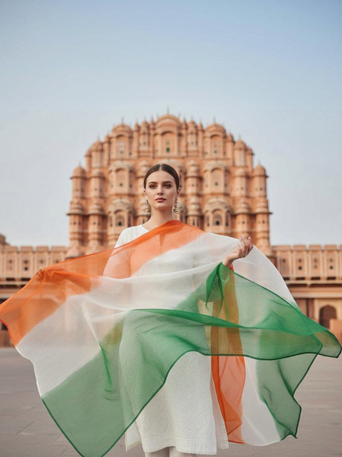 Lookmark Tricolor Ombre Dyed Dupatta - Image 2