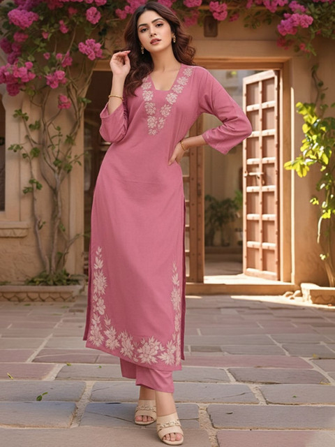 Aaghnya Women Floral Embroidered Regular Thread Work Kurta with Trousers & With Dupatta - Image 4