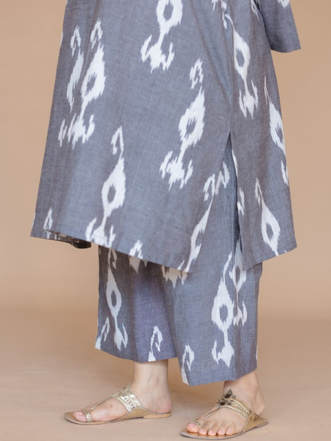 THE INDIAN ETHNIC CO Printed Ikat Straight Fit Cotton Salwar