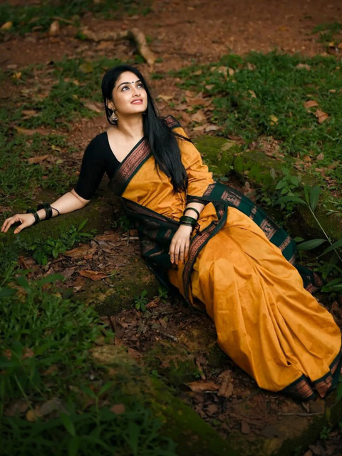 Urban Pallu Woven Design Silk Blend Handloom fwd Saree