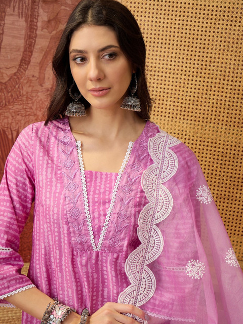 Sangria Printed V-Neck Kurta & Trousers Kurta Set - Image 4