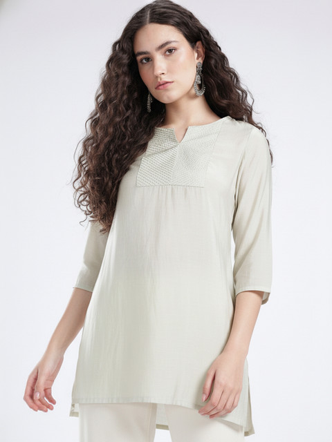 fusion by glitchez Embroidered Straight Kurti