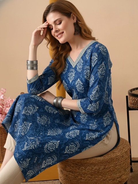 Pjyot by surhi Women Embroidered Thread Work Kurta