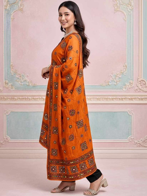 YUGAVEERAA Ethnic Motifs Embroidered Dupatta with Mirror Work - Image 5