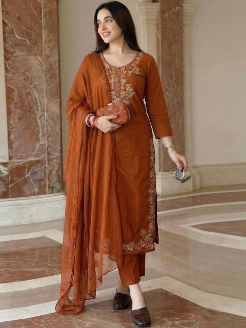 Aaghnya Women Ethnic Motifs Embroidered Regular Thread Work Kurta with Trousers & With Dupatta - Image 4