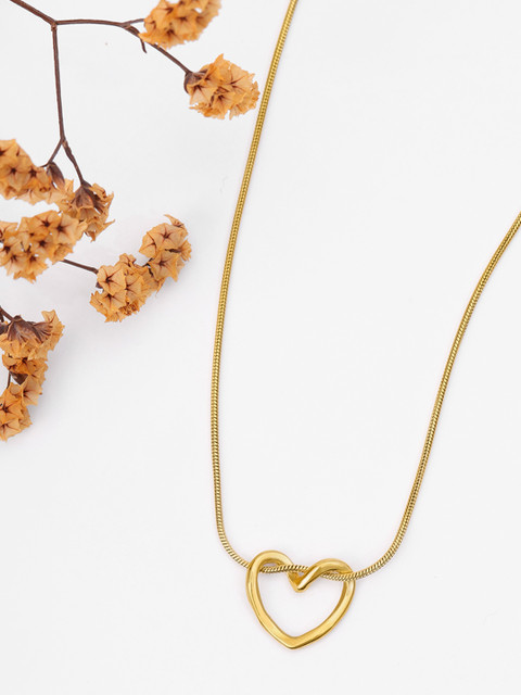 DressBerry 18kt Gold Plated Heart Pendant and Chain Necklace