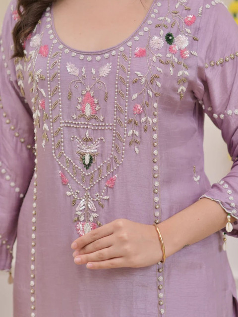 Laxmichhaya Women Purple Floral Embroidered Motif Straight Kurta with Palazzos and Dupatta - Image 4